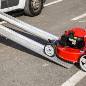 Allestimento attrezzato per furgoni realizzato su Volkswagen Transporter con sistemi portautensili integrati per utilizzo professionale su veicoli commerciali