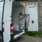 Allestimento interno professionale realizzato su Hyundai H350 con struttura modulare professionale per installatori e manutentori