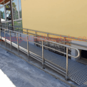 Allestimento professionale veicoli da lavoro realizzato su Opel Movano con organizzazione modulare degli attrezzi per officine mobili professionali