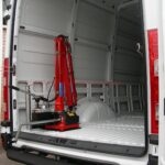 Allestimento professionale veicoli da lavoro realizzato su Opel Movano con scaffali per utensili da lavoro per attrezzature da lavoro professionali