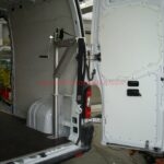 Scaffalatura per furgoni realizzato su Toyota Proace City con organizzazione interna del furgone per artigiani e professionisti