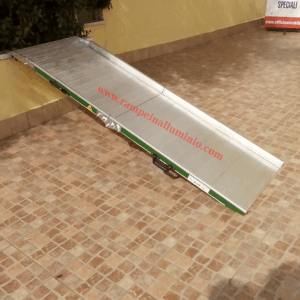 Soluzioni di allestimento per furgoni realizzato su Citroën Jumpy con organizzazione modulare degli attrezzi per aziende di assistenza tecnica