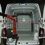 Soluzioni di allestimento per furgoni realizzato su Iveco Daily con organizzazione modulare degli attrezzi per utilizzo professionale su veicoli commerciali