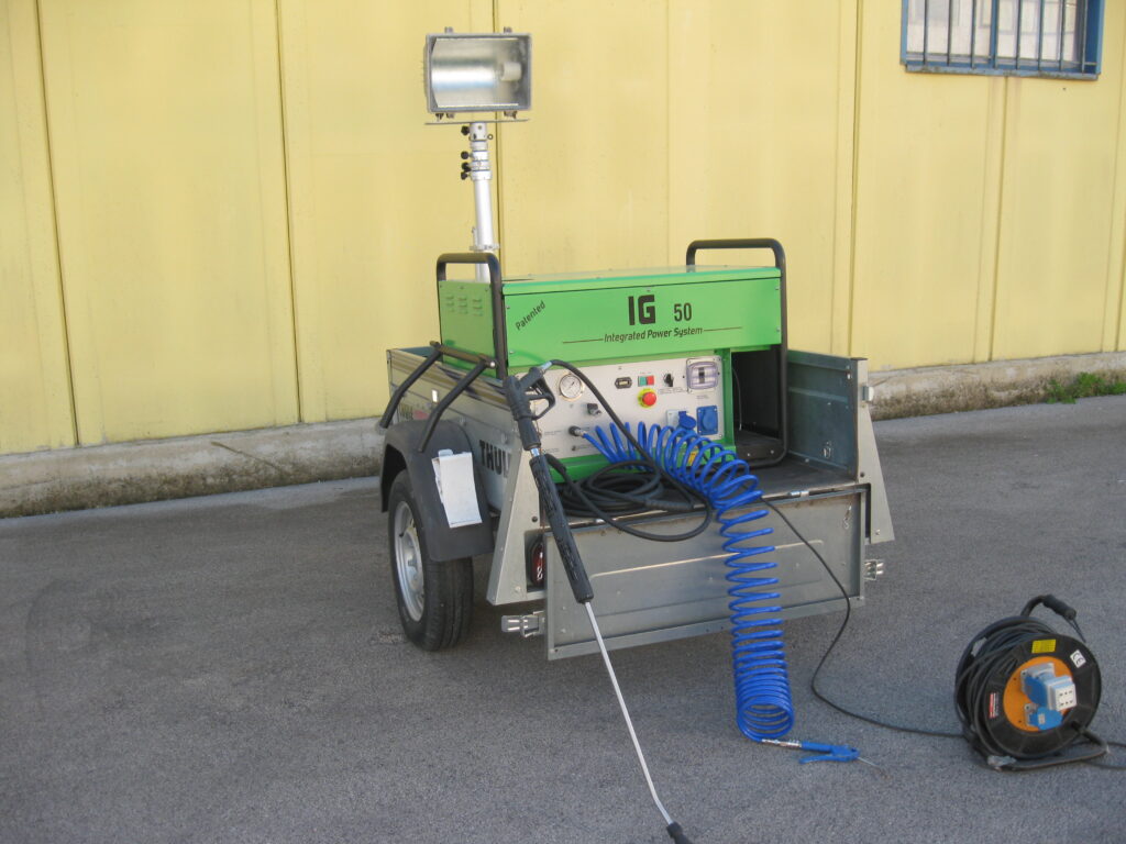 Allestimento attrezzato per furgoni realizzato su Dacia Dokker con moduli per attrezzature professionali per migliorare l'organizzazione del veicolo