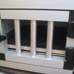 Soluzioni di allestimento per furgoni realizzato su Citroën Berlingo con comparti per utensili e materiali per aziende di assistenza tecnica